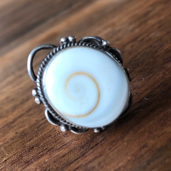 Sterling Silver and Seashell Ring sz. 10 - Picture 3 of 3
